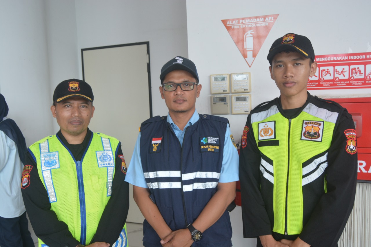 personil senkom dan petugas kesehatan pelabuhan merak
